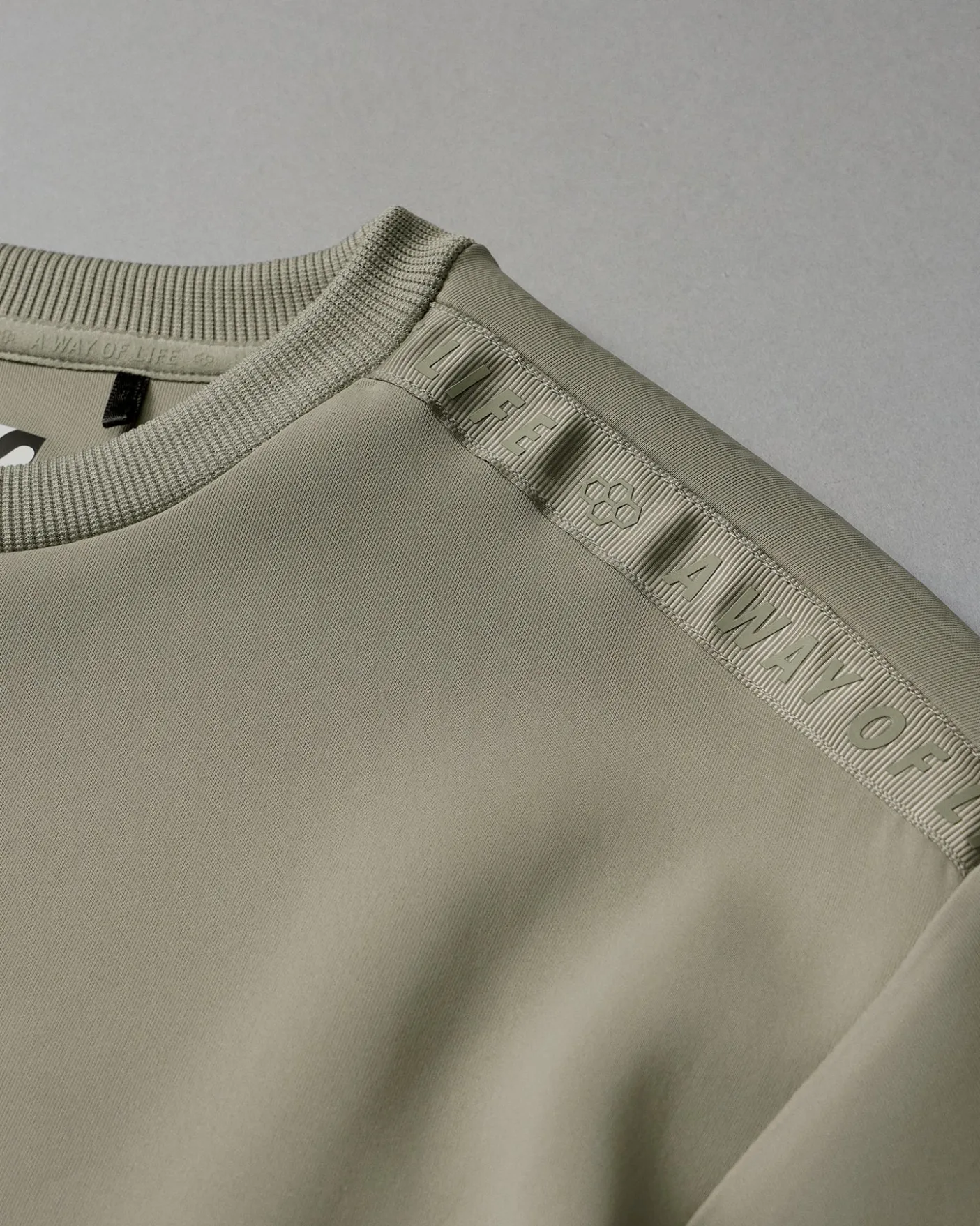 COOL-FEEL Women's Fitted Crew - Olive