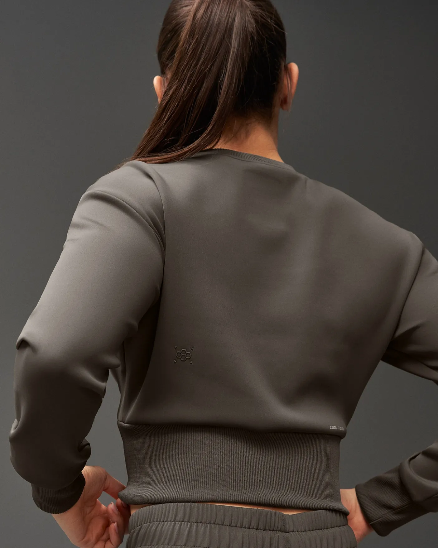 COOL-FEEL Women's Fitted Crew - Cocoa