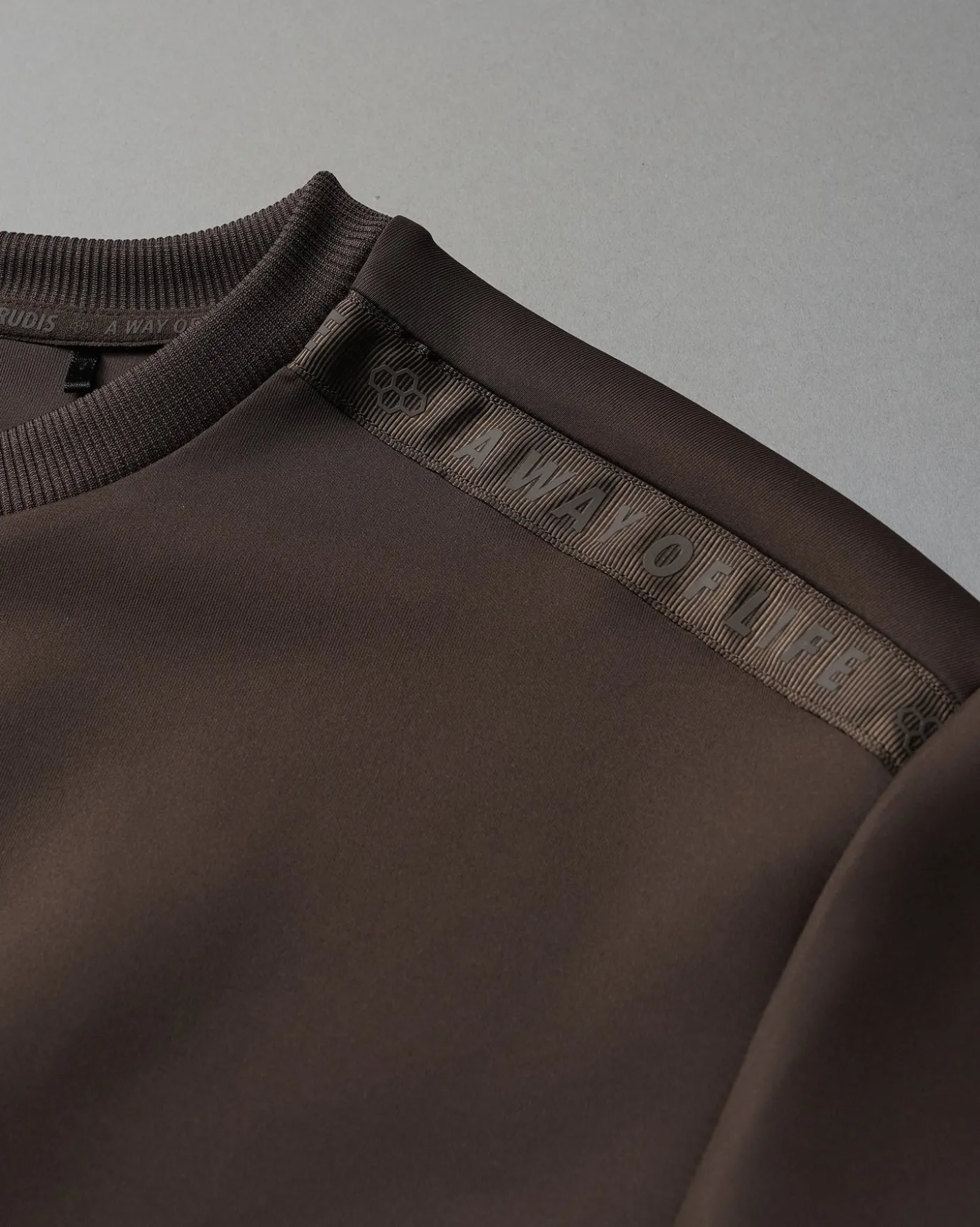 COOL-FEEL Women's Fitted Crew - Cocoa